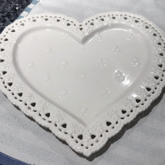 ✨ Exquisite Vintage Skye McGhie Heart-Shaped Cream Lace Serving Dessert Plate ✨ - Picture 12 of 16